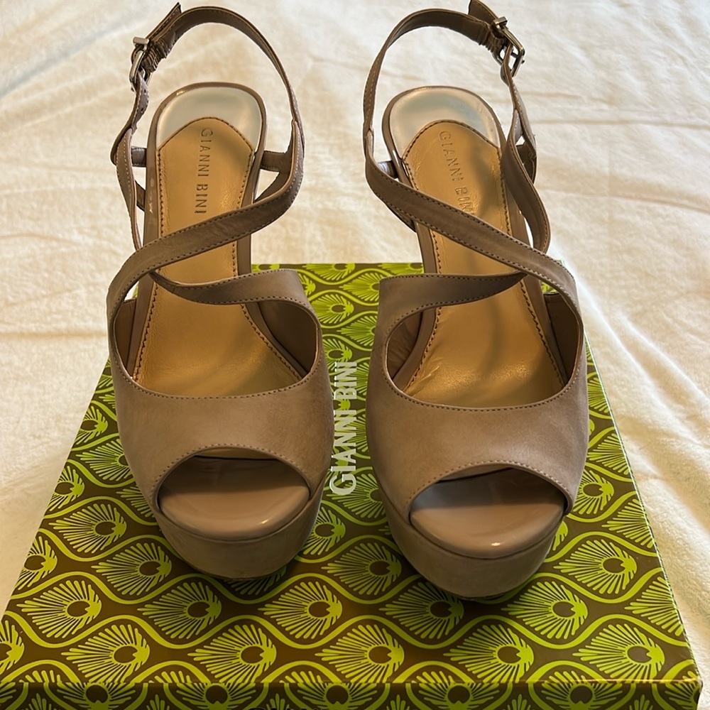 Gianni Bini wedge heels- Kimber- Gris Taupe- size 9.5